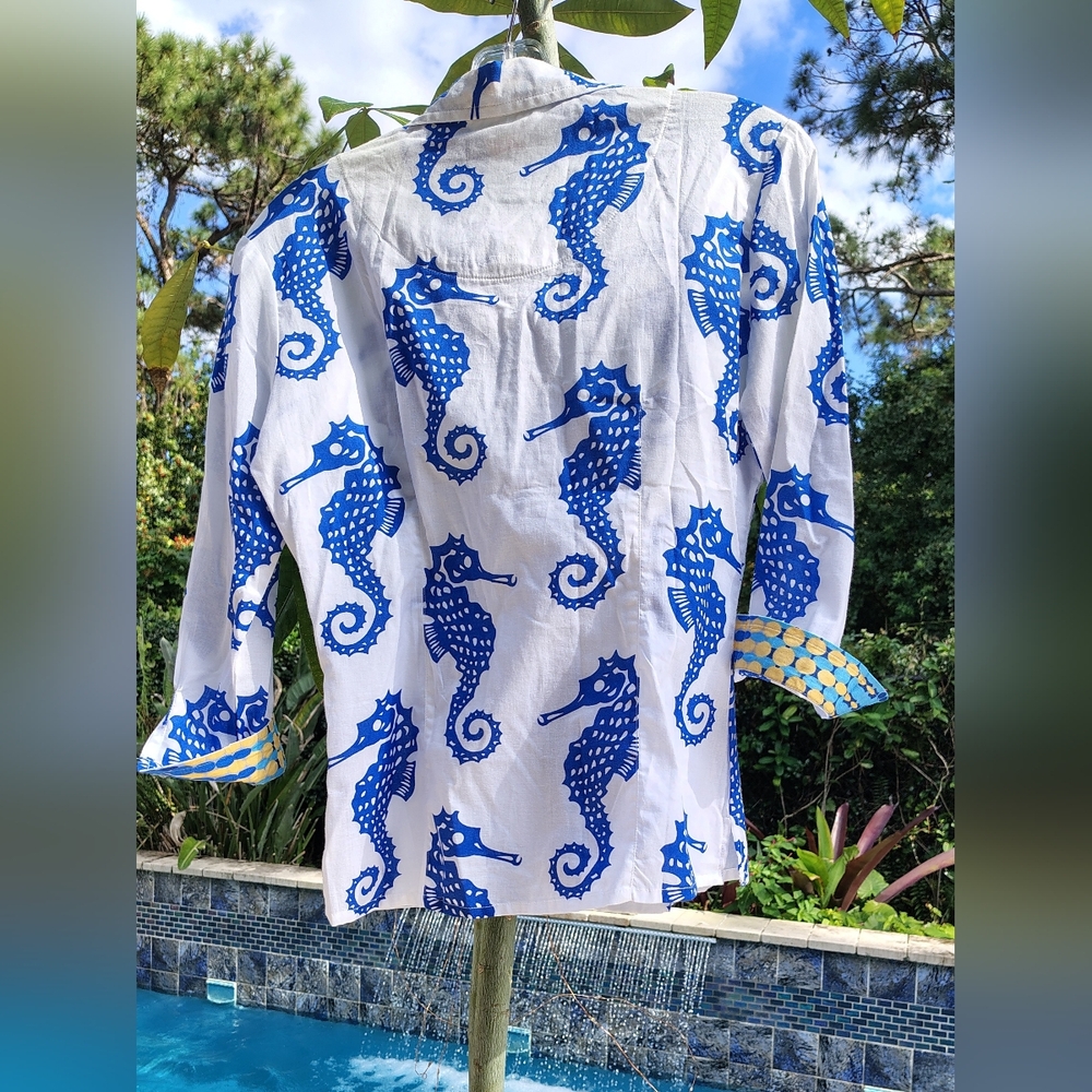 NWT TIZZIE SEAHORSE COTTON 3/4 SLV BUTTON UP FLIP CUFF 3/4 TOP WOMEN'S Size XS. - Picture 2 of 8